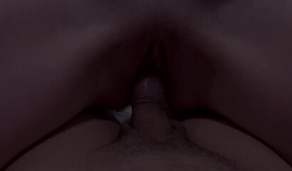 Саша села киской на член парня задобрив его вкусным пивом