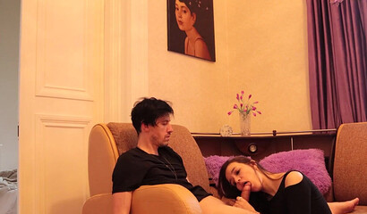 Русская девка трахнулась в пизду и отсосала член за 20 долларов