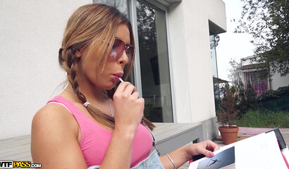 Три иностранца трахают русскую сисястую сучку на вилле