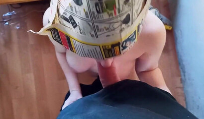 Русская девчонка сосет мой член вместо того, чтобы красить стену