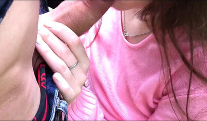 1000 рублей и грудастая чика покажет голую грудь и отсосет член