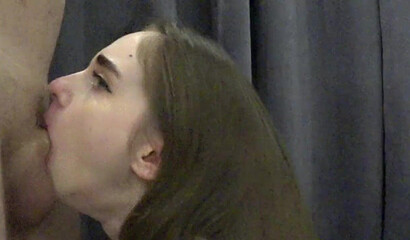 Жестко ебет русскую девушку в горло за то, что матюкалась