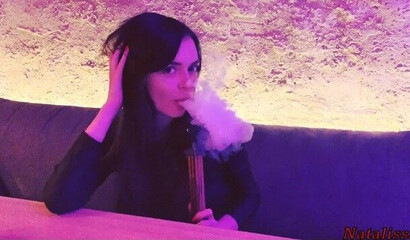 Худая чика хочет вкусную сперму парня прямо в туалете ресторана