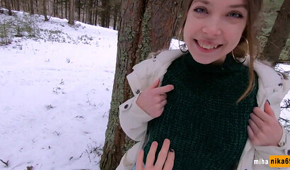 Только русская телка согласится на минет и еблю в киску в зимнем снежном лесу