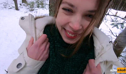 Только русская телка согласится на минет и еблю в киску в зимнем снежном лесу