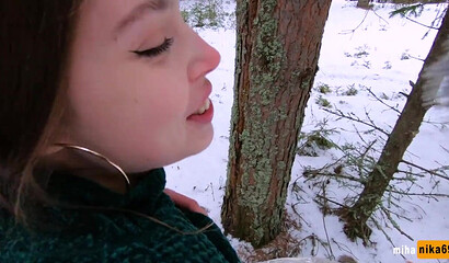 Только русская телка согласится на минет и еблю в киску в зимнем снежном лесу