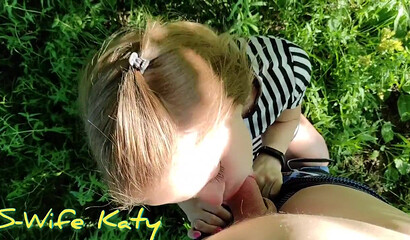 Русское порно с замужней молодой сучкой в парке Горького