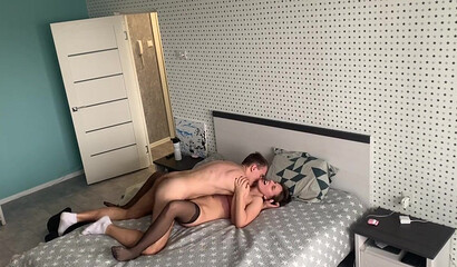 Муж куколд установил скрытую камеру в спальне, чтобы узнать с кем ему изменяет жена