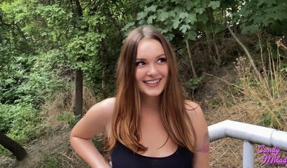 Русская красотка сосет член и ебется раком ради денег