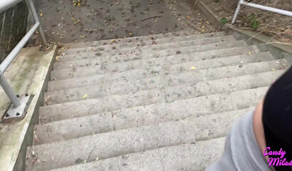 Русская красотка сосет член и ебется раком ради денег