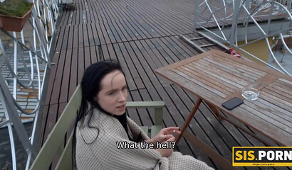 Брат шантажом заставил русскую сестру сосать большой член