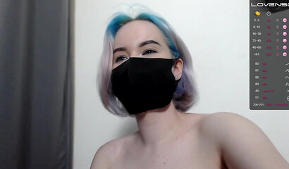 Милашка кайфует с ловенсом внутри