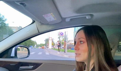 Молодая телочка повелась на пикап и сделала минет в машине