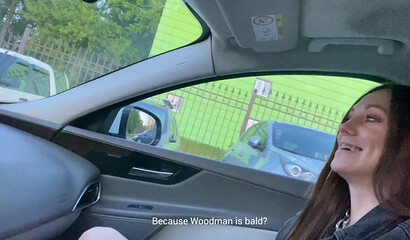 Молодая телочка повелась на пикап и сделала минет в машине