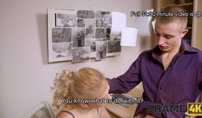 Зрелая баба с большим задом встала раком перед молодым самцом