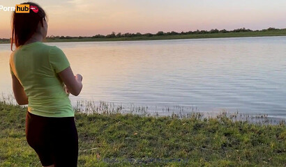 Мачеха с радостью поехала с пасынком на речку, парня надо научить рыбалке, и не только...