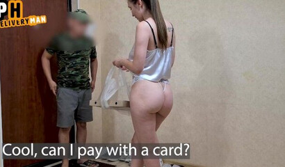 Перепихон с курьером будет лучшей благодарностью за быструю доставку пиццы.