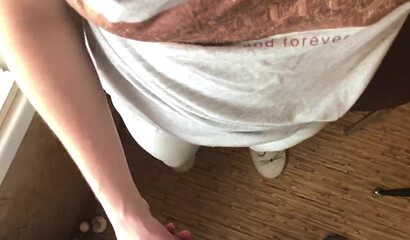 Трахает мать своего друга - русское порно с разговорами