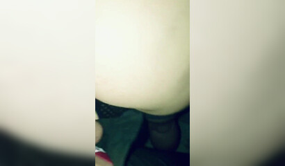 Спонтанно присунул жопастой сестрёнке в подъезде, пока никого рядом не было