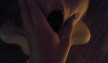 Школьница очень качественно поработала ротиком на вписке у лучшего друга