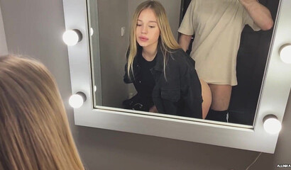 Came To The Neighbor For Quick Sex While The Guy Is Not At Home.