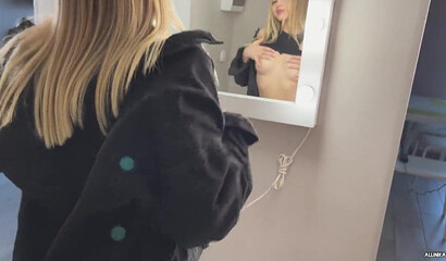 Came To The Neighbor For Quick Sex While The Guy Is Not At Home.